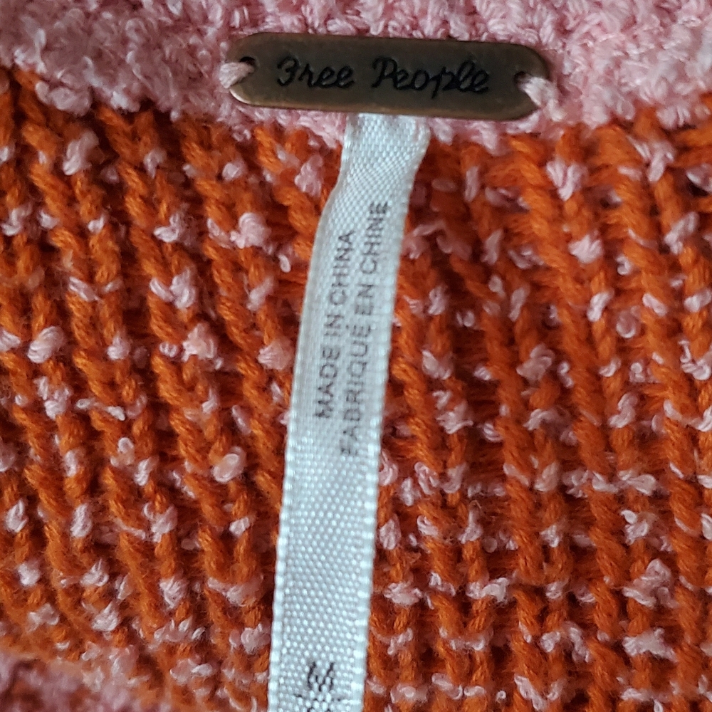💖 🧡 Free People Pink & Orange Textured Slouchy Crop V-Neck Sweater - Picture 2 of 5